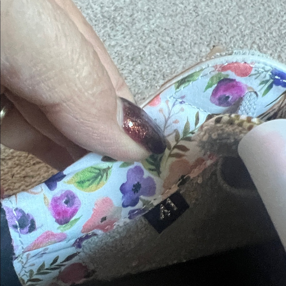 P448 White Sneakers with Floral Accents - Picture 6 of 6